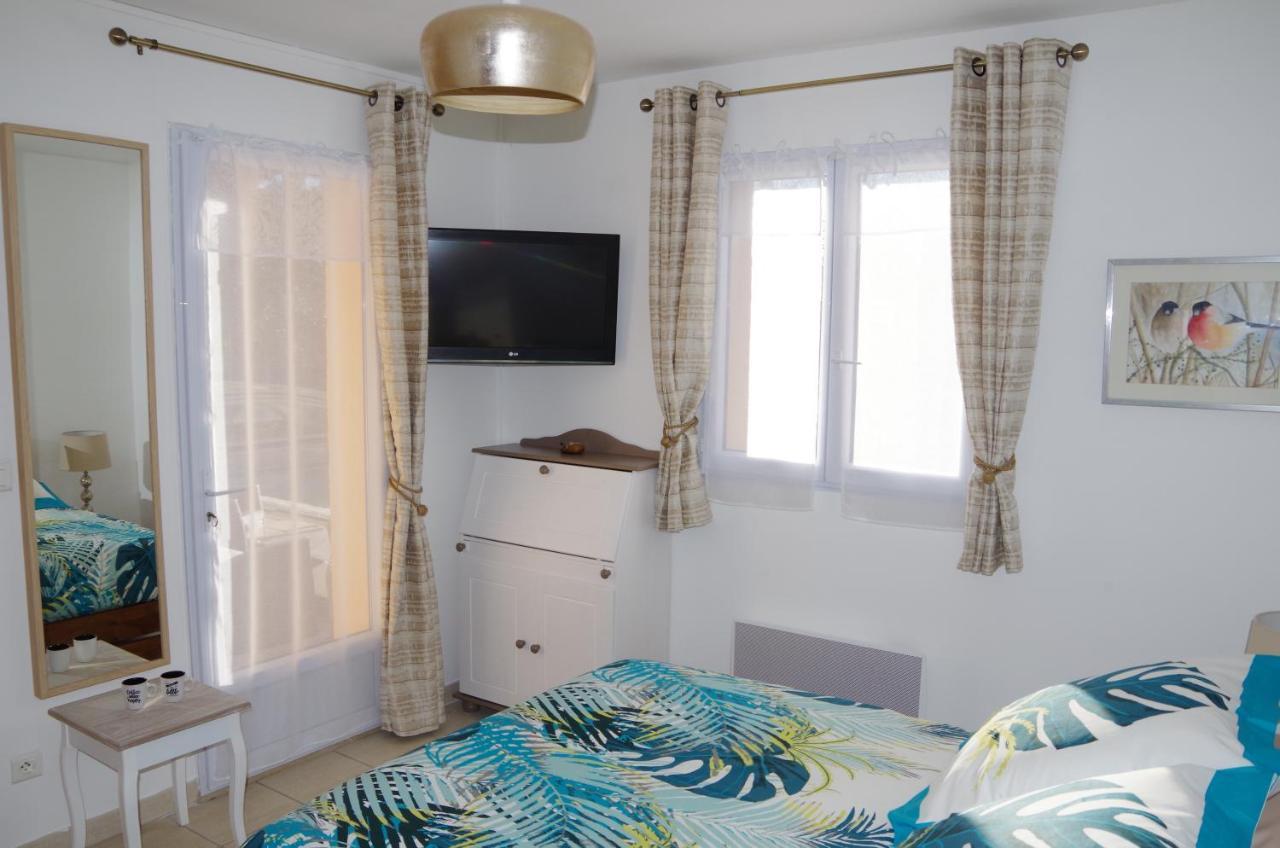 Lou Pebre D'Ai Bed & Breakfast Régusse Екстериор снимка