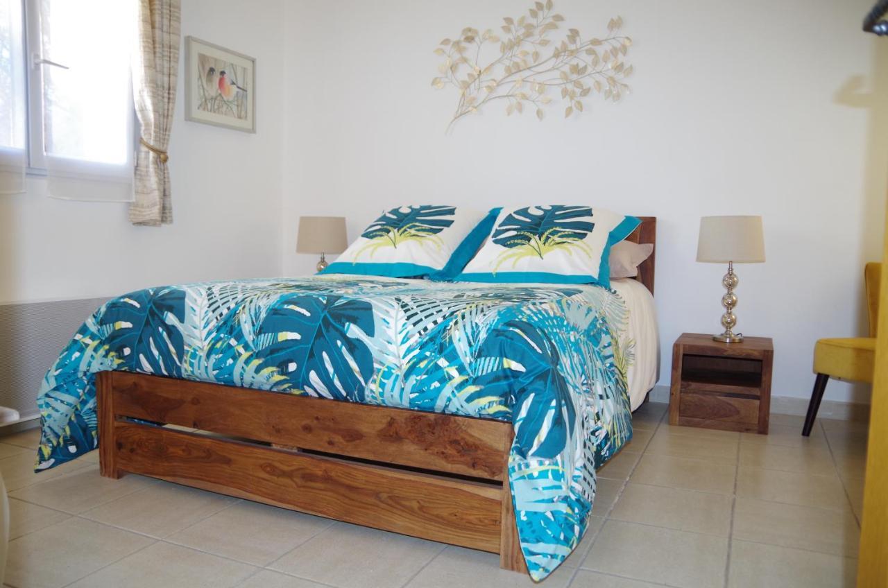 Lou Pebre D'Ai Bed & Breakfast Régusse Екстериор снимка