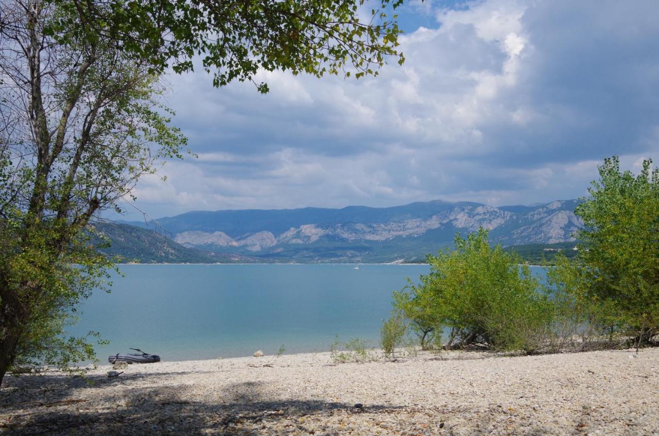 Lou Pebre D'Ai Bed & Breakfast Régusse Екстериор снимка